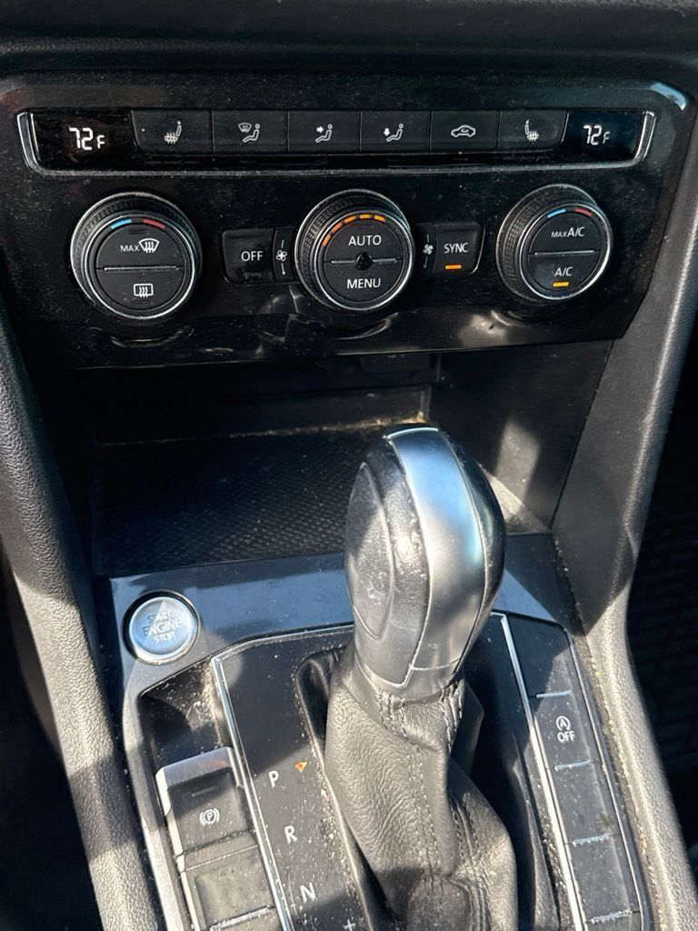 Used 2018 Volkswagen Tiguan SE AWD/4WD image 14