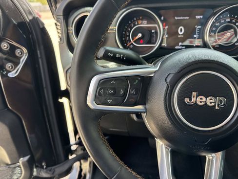 Used 2023 Jeep Gladiator Overland AWD/4WD image 22