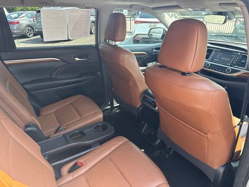 Used 2018 Toyota Highlander Limited AWD/4WD image 33