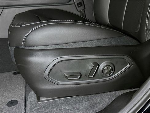 New 2025 Jeep Grand Cherokee Limited w/ Luxury Tech Group II image 13