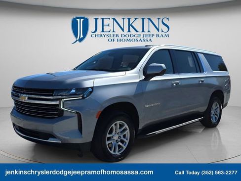 Used 2024 Chevrolet Suburban LT AWD/4WD image 12