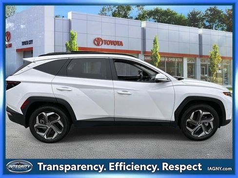 Used 2022 Hyundai Tucson Limited w/ Winter Package image 2