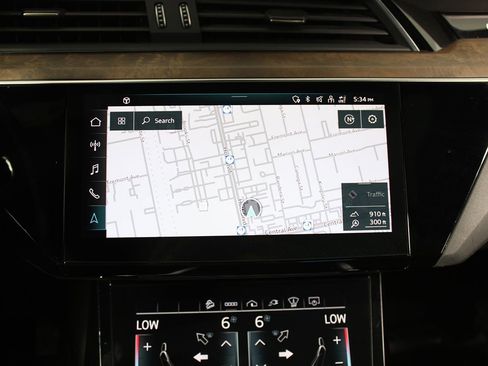 Used 2022 Audi e-tron Prestige w/ Prestige Package image 12