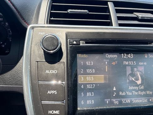 Used 2017 Toyota Camry XSE w/ Moonroof Package FWD image 28