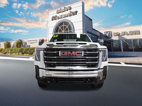 Used 2025 GMC Sierra 2500 SLT w/ SLT Convenience Package AWD/4WD image 11