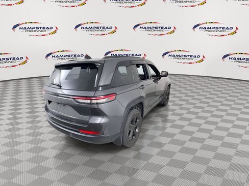 Used 2023 Jeep Grand Cherokee Altitude image 8