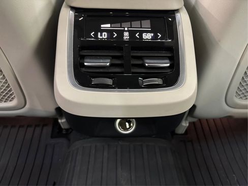 Used 2017 Volvo S90 T6 Inscription w/ Vision Package image 29