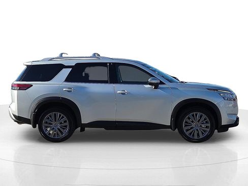 Used 2024 Nissan Pathfinder SL w/ SL Premium Package image 6