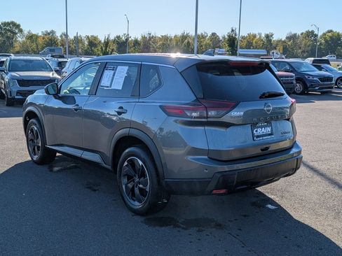 Used 2024 Nissan Rogue SV image 5