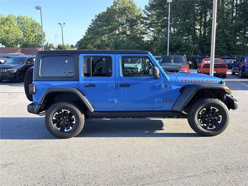 Used 2025 Jeep Wrangler Unlimited Rubicon AWD/4WD image 4