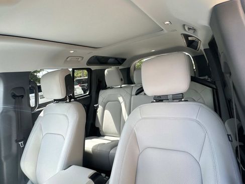 Used 2025 Land Rover Defender 110 S image 18