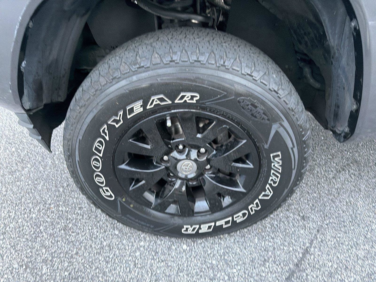 Used 2019 Toyota Tacoma SR5 RWD image 10