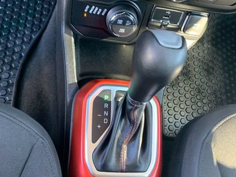 Used 2019 Jeep Renegade Trailhawk AWD/4WD image 28