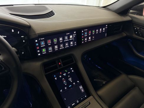 Used 2023 Porsche Taycan 4S image 18