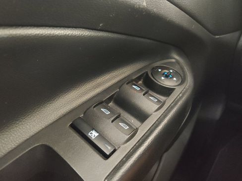 Used 2018 Ford Escape SE FWD image 27