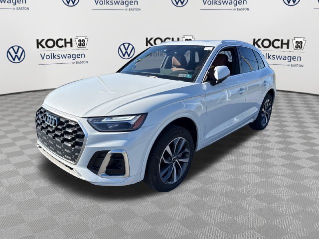 Used 2023 Audi Q5 2.0T Premium w/ Convenience Package AWD/4WD image 3