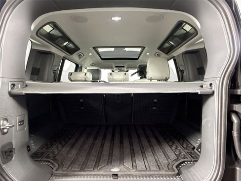Used 2025 Land Rover Defender 110 X-Dynamic SE image 38