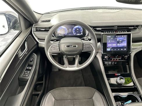 Used 2023 Jeep Grand Cherokee Altitude image 11