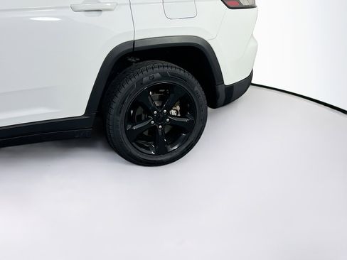 Used 2023 Jeep Grand Cherokee Altitude image 30