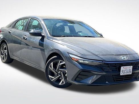 Used 2025 Hyundai Elantra Sport FWD image 3