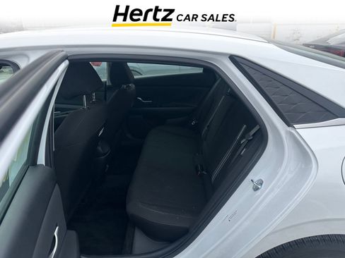Used 2025 Hyundai Elantra SEL image 9