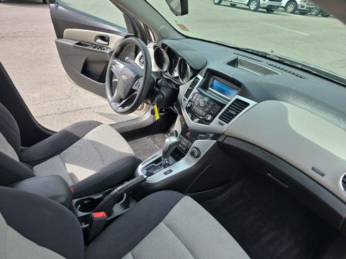 Used 2014 Chevrolet Cruze LS image 39