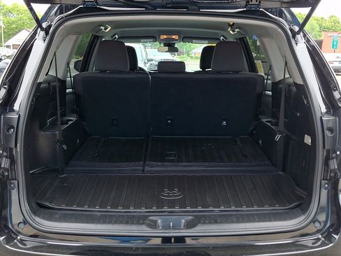 Used 2019 Toyota Highlander LE AWD/4WD image 29