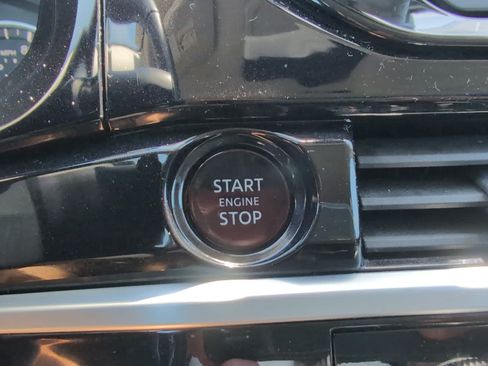 Used 2025 Nissan Pathfinder SV AWD/4WD image 13