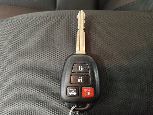 Used 2019 Toyota Corolla LE FWD image 32