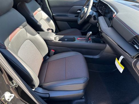 Used 2025 Nissan Kicks SR image 13