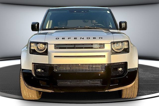 Used 2023 Land Rover Defender 130 X-Dynamic SE AWD/4WD image 2