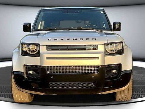 Used 2023 Land Rover Defender 130 X-Dynamic SE AWD/4WD image 2