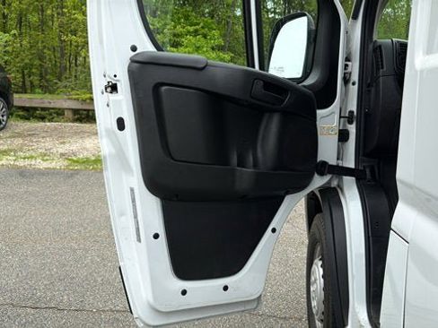 Used 2025 RAM ProMaster 2500 w/ Convenience Group FWD image 12