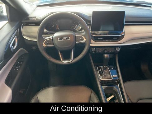 Used 2025 Jeep Compass Limited AWD/4WD image 5