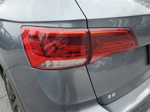 Used 2022 Volkswagen Taos SE image 4