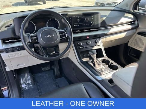 Used 2024 Kia Carnival LX image 2