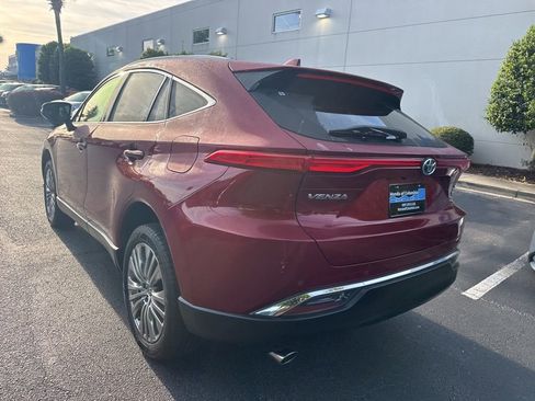 Used 2022 Toyota Venza XLE AWD/4WD image 5