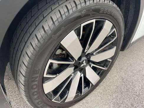 Used 2025 Mitsubishi Outlander SE image 10