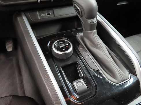 Used 2024 Chevrolet Colorado Trail Boss w/ Advanced Trailering Package image 44