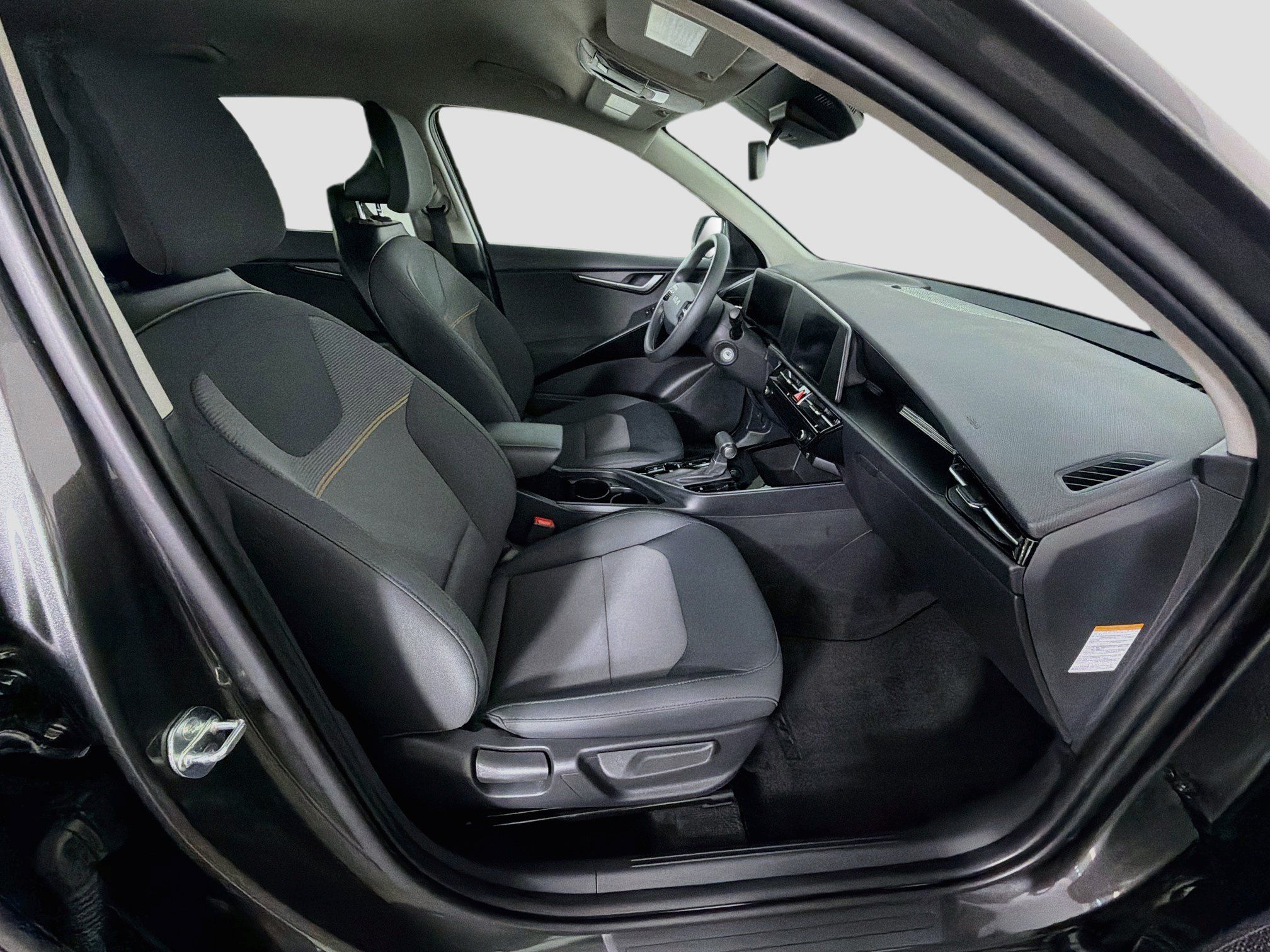 Used 2025 Kia Niro LX FWD image 31