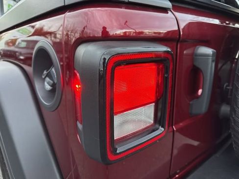 Used 2021 Jeep Wrangler Unlimited Sport image 19