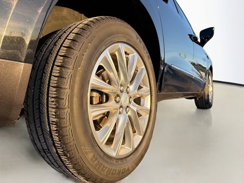 Used 2018 Buick Enclave Essence image 14