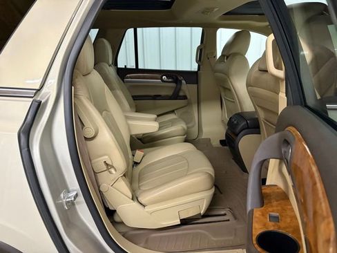 Used 2011 Buick Enclave CXL image 19