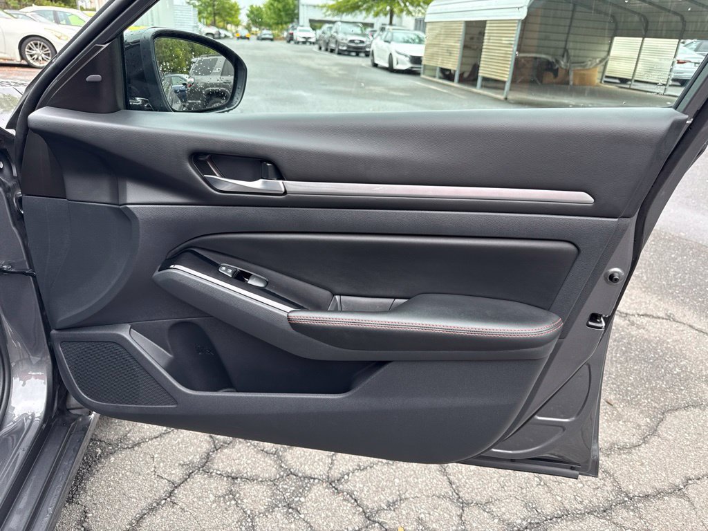 Used 2025 Nissan Altima 2.5 SR FWD image 38