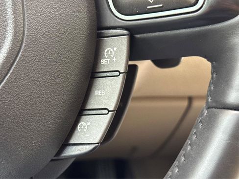 Used 2016 Land Rover Range Rover Evoque SE image 42