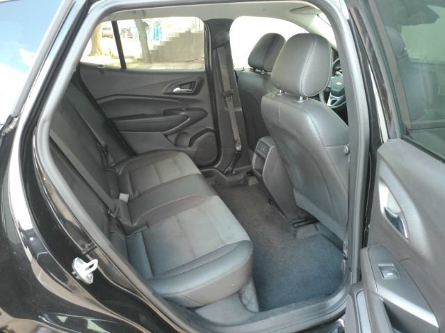 Used 2026 Chevrolet Trax LT w/ Sunroof Package FWD image 21