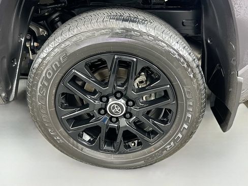 Used 2024 Toyota Tundra Limited AWD/4WD image 31