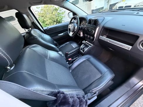 Used 2016 Jeep Compass Latitude FWD image 38