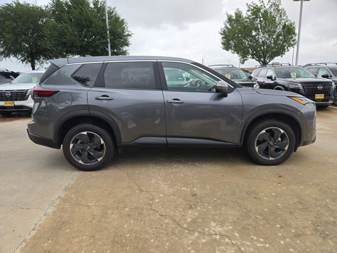 Certified 2025 Nissan Rogue SV FWD image 2