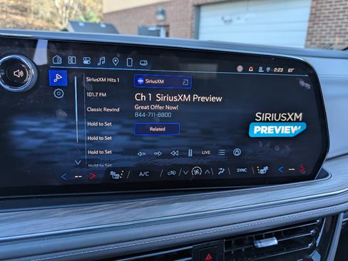 Used 2025 Chevrolet Suburban Z71 w/ Comfort Package image 31